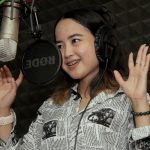 Artis Penyanyi, Asal Bumiayu Azza Dwisantya yang Dikenal Sebagai Gadis Gunung
