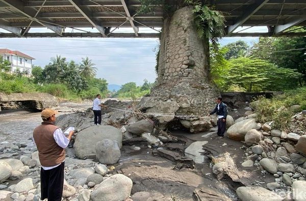 Fondasi Jembatan Kali Keruh Bumiayu Kritis Imbas Tergerus Banjir